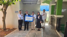 - BRI PEDULI TJSL- Branch Office Head (BOH) BRI Semarang Brigjen Sudiarto, Reza Setiaji, menyerahkan secara simbolis bantuan Program BRI Peduli TJSL berupa renovasi tempat wudhu dan toilet Musholla Tata Niaga kepada Dr. Garup Lambang Goro, S.T., M.T., Direktur Politeknik Negeri Semarang, Senin (20/7/2026). Renovasi tersebut diharapkan meningkatkan kenyamanan sivitas akademika dalam beribadah. Foto : Dok.BRI/metrojateng.id