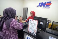 - PROMO JNE- JNE menghadirkan promo ongkos kirim layanan JNE Trucking (JTR) untuk pelanggan di Jawa Tengah dan Daerah Istimewa Yogyakarta (DIY). FOTO : DOK.JNE/ANING KARINDRA/JATENG POS