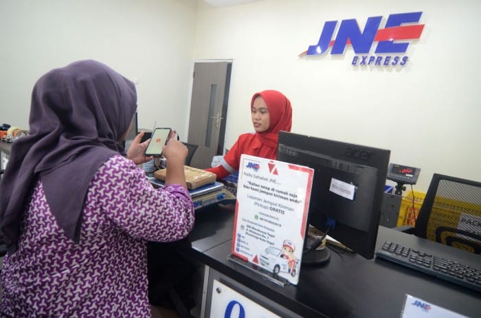 - PROMO JNE- JNE menghadirkan promo ongkos kirim layanan JNE Trucking (JTR) untuk pelanggan di Jawa Tengah dan Daerah Istimewa Yogyakarta (DIY). FOTO : DOK.JNE/ANING KARINDRA/JATENG POS