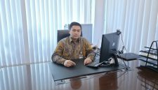 Pemimpin Kantor Cabang BRI Salatiga, Matthew Spencer.