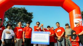 Bupati Semarang H. Ngesti Nugraha bersama jajaran BRI Regional Office Semarang dan masyarakat dalam kegiatan Semarak Merah Putih Kemerdekaan HUT ke-81 RI di Alun-Alun Sumowono. Foto : Dok.BRI/metrojateng.id