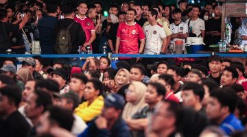 Gubernuran Jateng Jadi Lautan Suporter saat Timnas Indonesia Hadapi Singapura