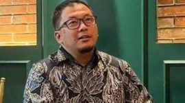 JELASKAN PROGRES: Senior Manager Perizinan, Pertanahan dan Komunikasi PLN Unit Induk Pembangunan Jawa Bagian Tengah (UIP JBT), Ferdyan Hijrah Kusuma, menjelaskan progres pembangunan infrastruktur kelistrikan untuk mendukung Kawasan Ekonomi Khusus (KEK) Kendal, dalam jumpa media se-Jawa Tengah di Semarang. Foto : Dok.PLN/metrojateng.id