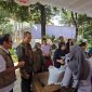 Wakil Ketua Komisi IV DPR RI Abdul Kharis Almasyhari bersama jajaran BULOG memantau penyaluran Bantuan Pangan di wilayah Solo Raya. Foto : Dok.Bulog/metrojateng.id