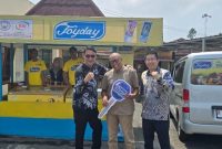 Perwakilan distributor bersama mitra wisata penerima apresiasi program Joyday di Jawa Tengah. Foto : Dok.YILI/metrojateng.id