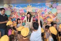 OUTING CLASS MAMERTA KIDS CLUB – Mamerta Cake & Cafe mengajak anak-anak mengenal lingkungan perhotelan melalui kegiatan hotel tour di Louis Kienne Hotel Simpang Lima Semarang, Sabtu (24/10/2026). FOTO: DOK.MAMERTA