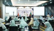 KADER PEREMPUAN  - OTORITAS jasa Keuangan (OJK) siapkan puluhan kader perempuan muda menjadi penggerak edukasi keuangan di lingkungan keluarga dan komunitas. (ist/redaksi)