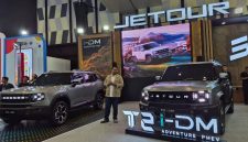 - JETOUR T2 i-DM - JETOUR T2 i-DM hadir dalam ajang GIIAS Semarang 2026 dengan membawa teknologi plug-in hybrid untuk kebutuhan mobilitas perkotaan hingga perjalanan jarak jauh. Foto : ist/metrojateng.id