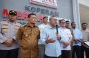 OPERASIONALISASI KDKMP – Menteri Koordinator Bidang Pangan Zulkifli Hasan, Menteri Perdagangan Budi Santoso, Gubernur Jawa Tengah Ahmad Luthfi, dan Direktur Utama Perum BULOG Ahmad Rizal Ramdhani meninjau operasionalisasi KDKMP di Kabupaten Sukoharjo, Jawa Tengah, Selasa (13/10). Peninjauan dilakukan untuk memastikan kesiapan koperasi dalam mendukung distribusi kebutuhan pokok kepada masyarakat. Foto : Dok.Bulog/metrojateng.id