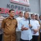 OPERASIONALISASI KDKMP – Menteri Koordinator Bidang Pangan Zulkifli Hasan, Menteri Perdagangan Budi Santoso, Gubernur Jawa Tengah Ahmad Luthfi, dan Direktur Utama Perum BULOG Ahmad Rizal Ramdhani meninjau operasionalisasi KDKMP di Kabupaten Sukoharjo, Jawa Tengah, Selasa (13/10). Peninjauan dilakukan untuk memastikan kesiapan koperasi dalam mendukung distribusi kebutuhan pokok kepada masyarakat. Foto : Dok.Bulog/metrojateng.id